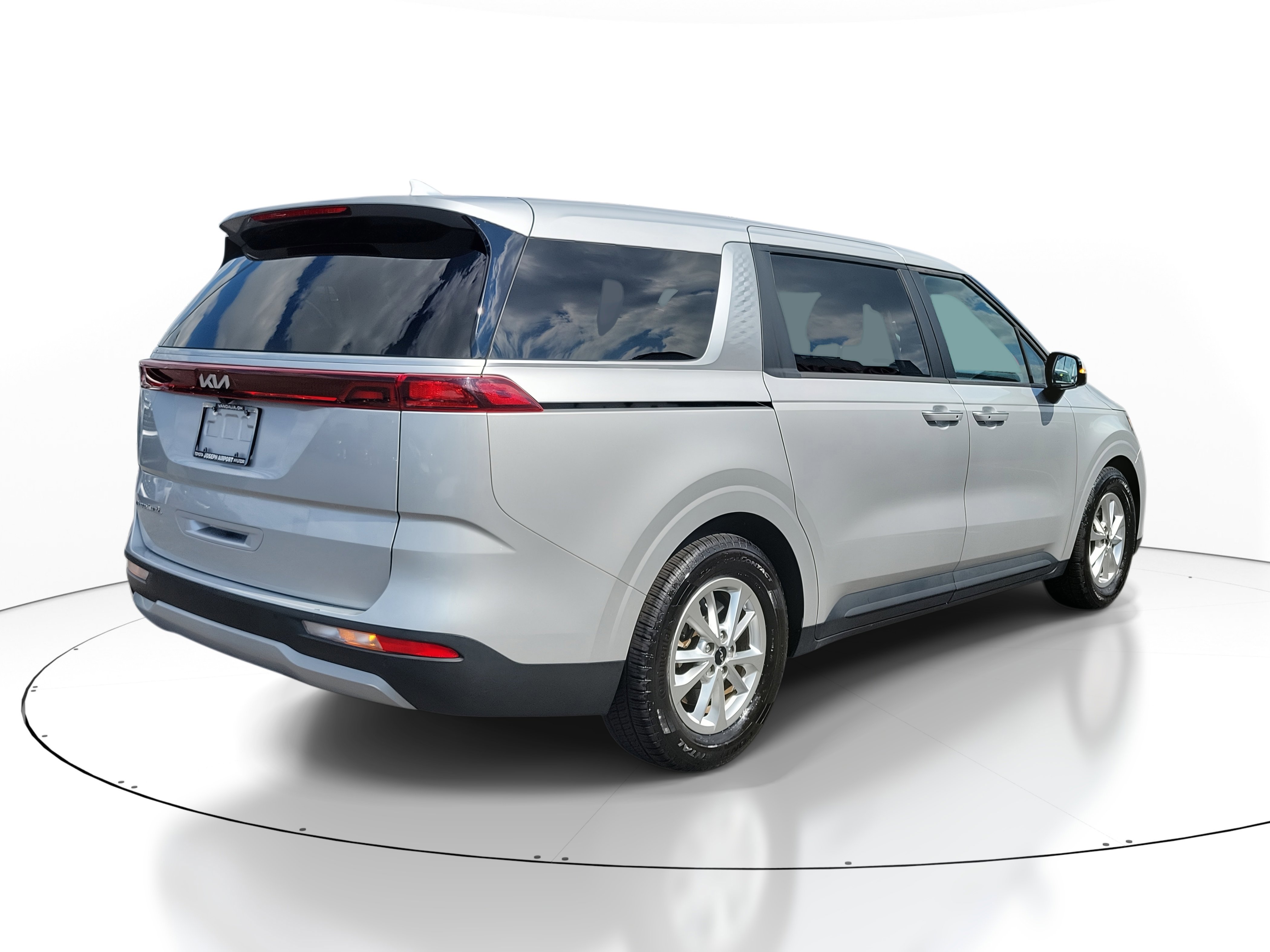 Used 2022 Kia Carnival LX image 4
