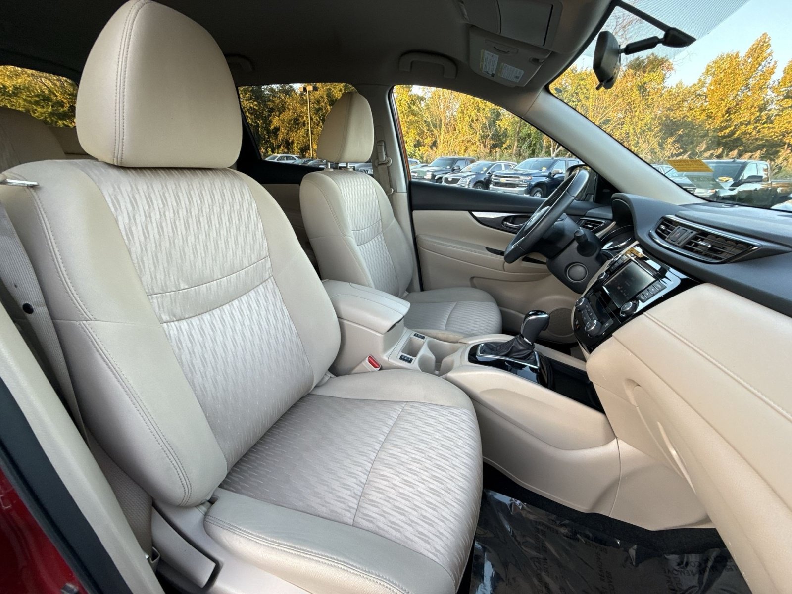 Used 2018 Nissan Rogue SV AWD/4WD image 28