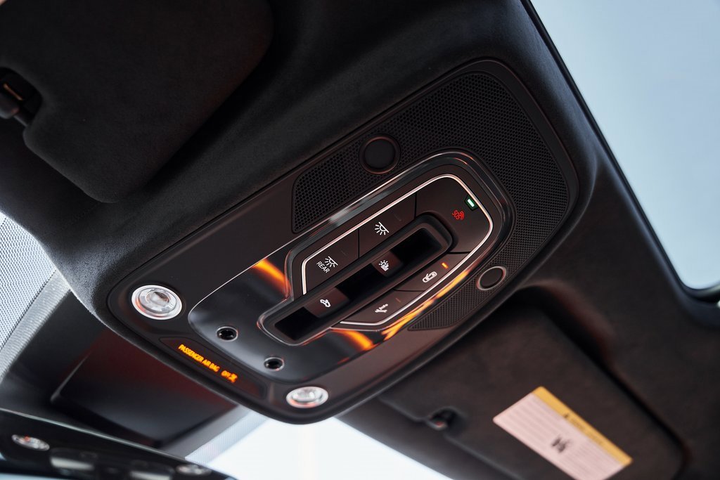 Used 2025 Lamborghini Urus SE image 90