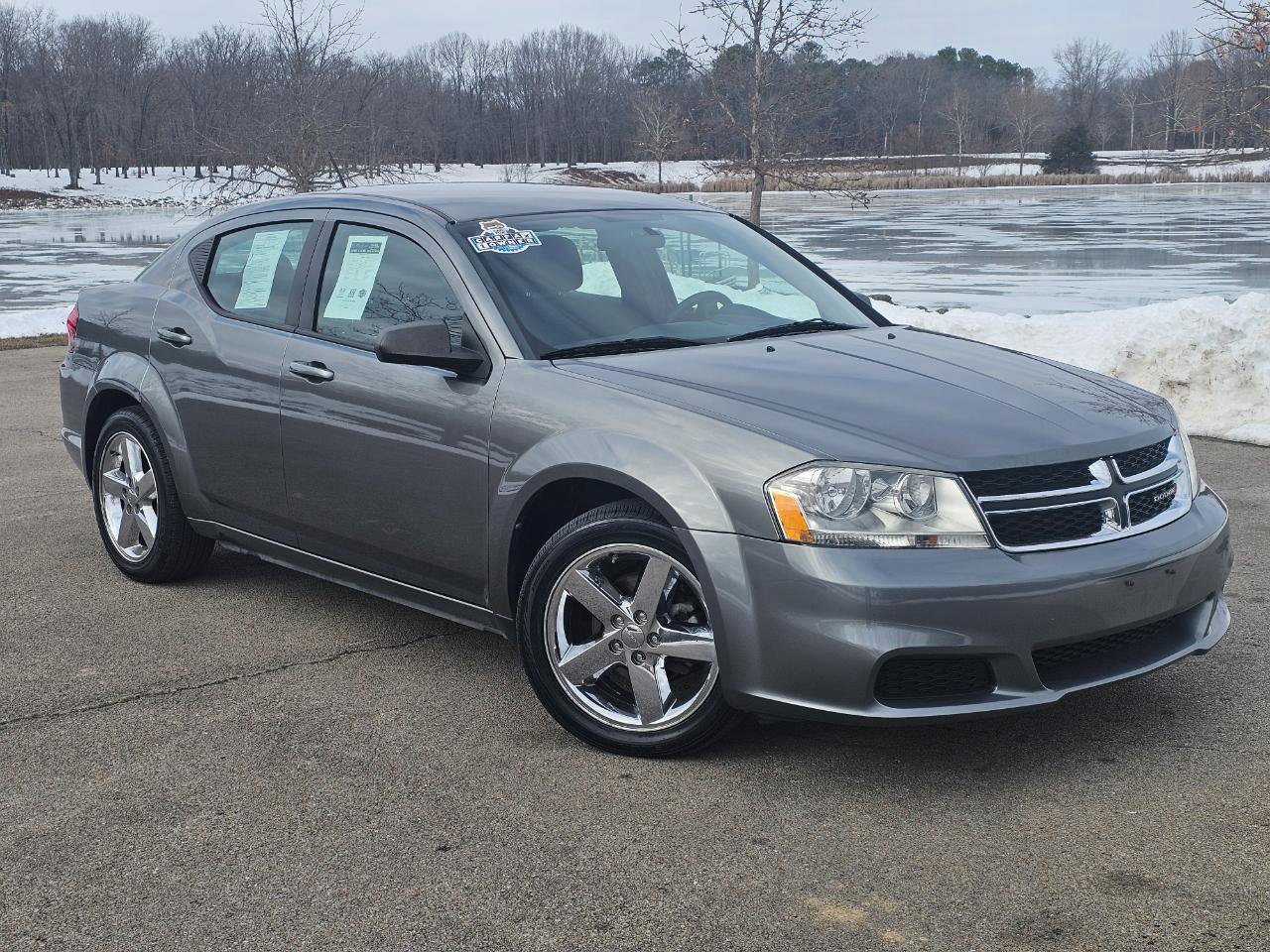 Used 2013 Dodge Avenger SE image 2