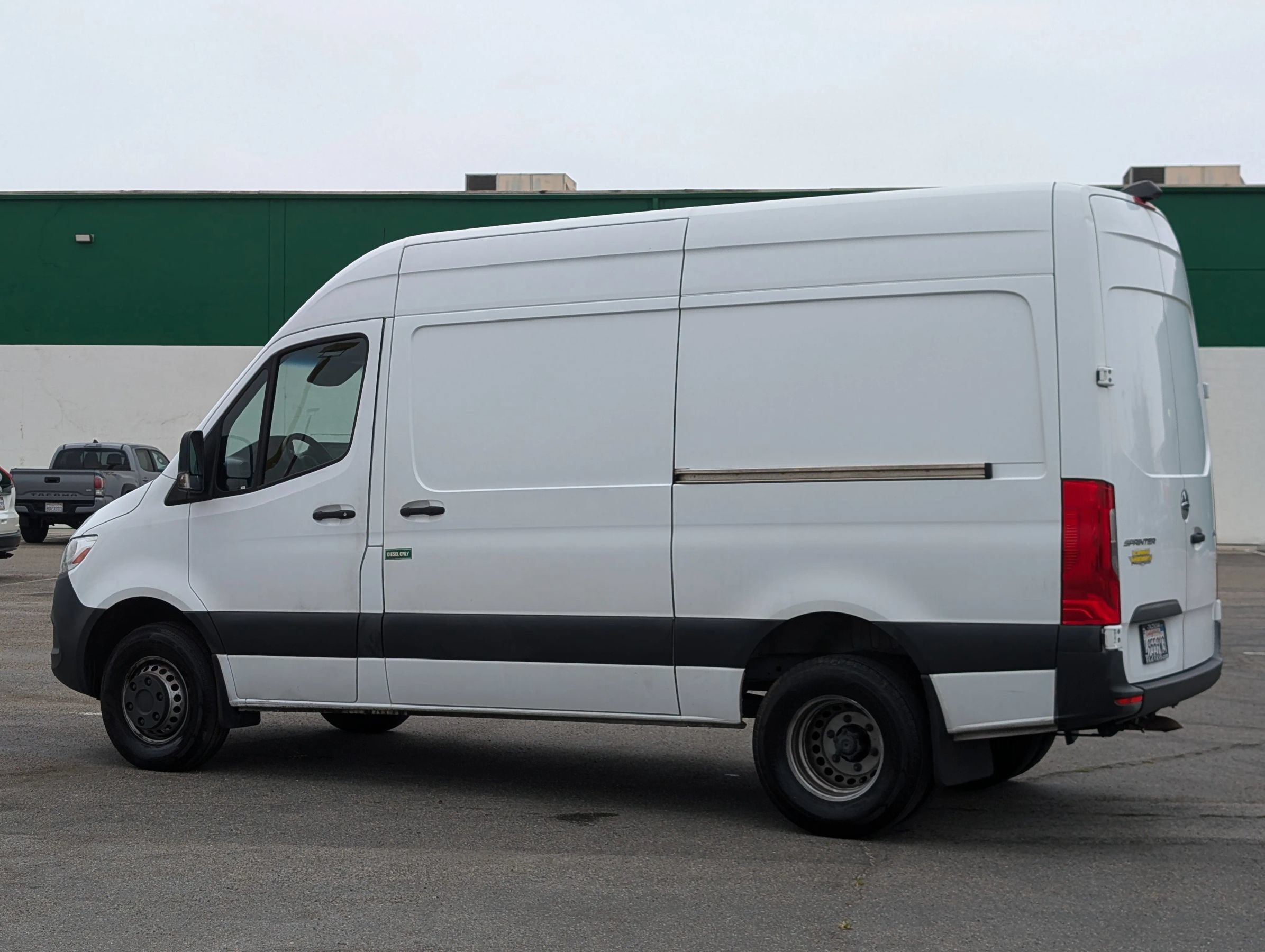 Used 2019 Freightliner Sprinter 2500 RWD image 2