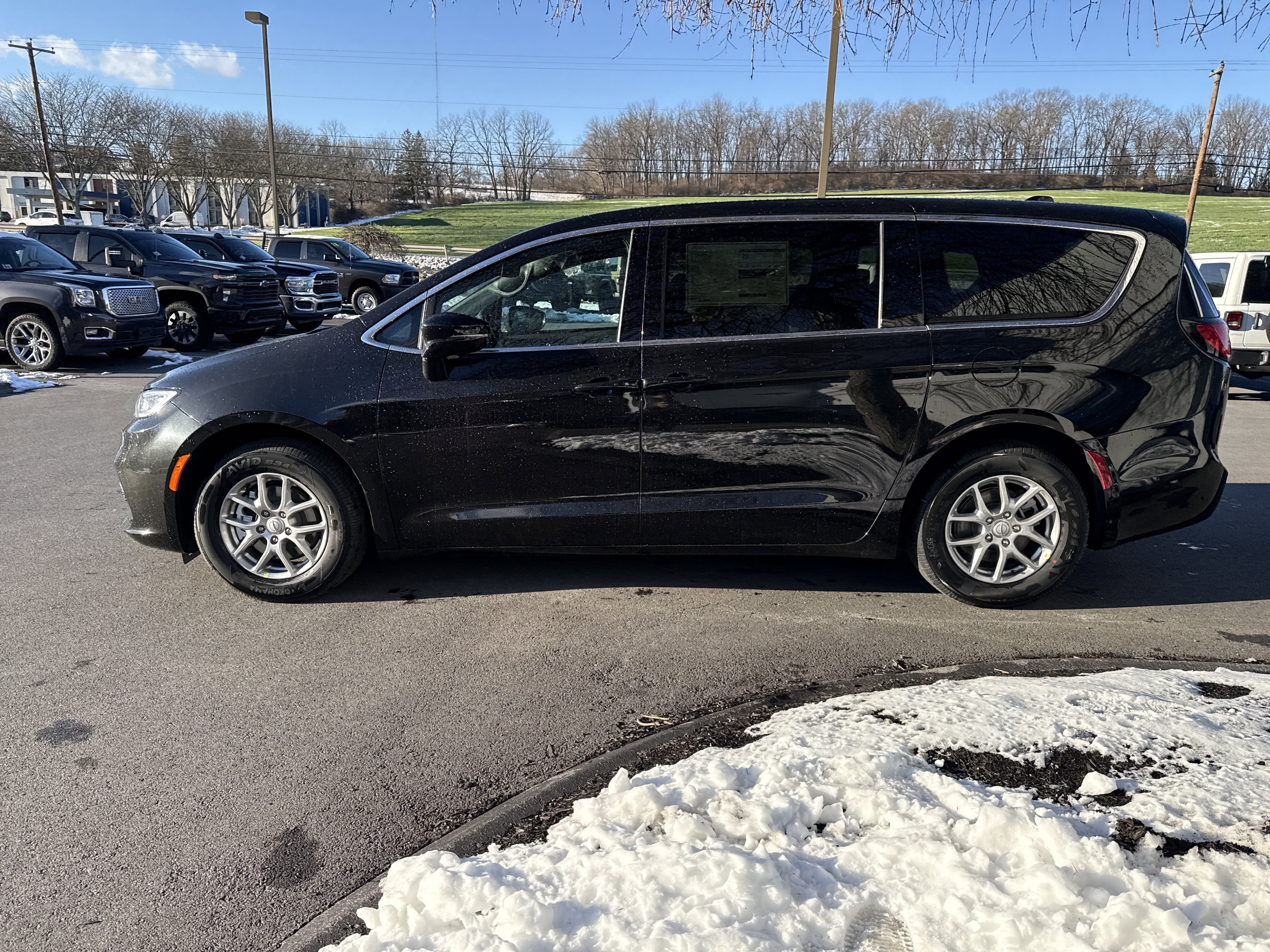 New 2026 Chrysler Pacifica Select image 7