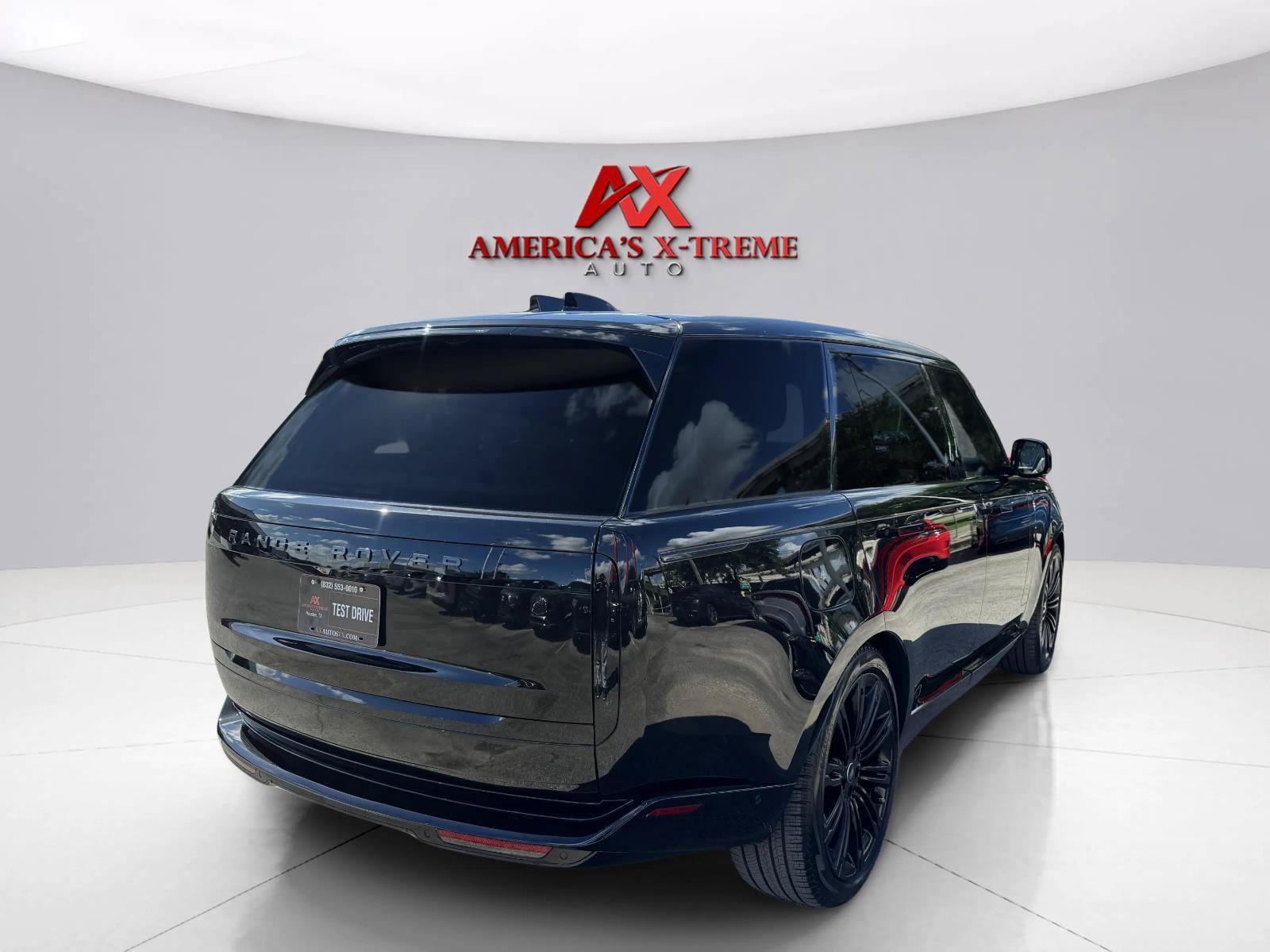 Used 2025 Land Rover Range Rover Long Wheelbase SE AWD/4WD image 6