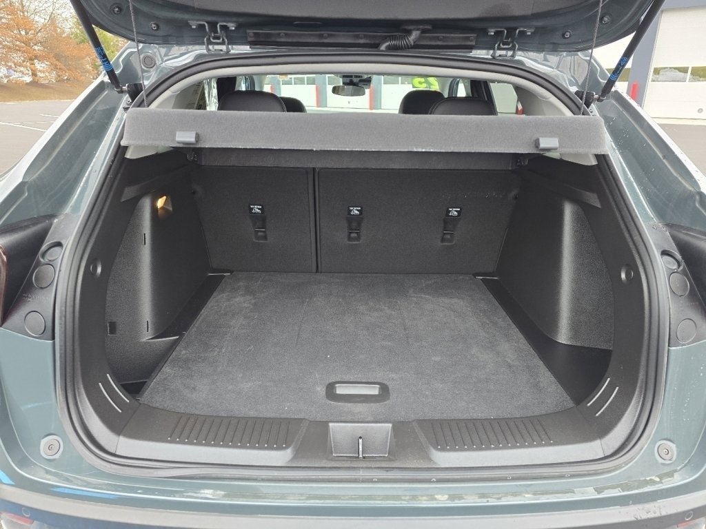 Certified 2025 Chevrolet Trax LT w/ Driver Confidence Package image 16