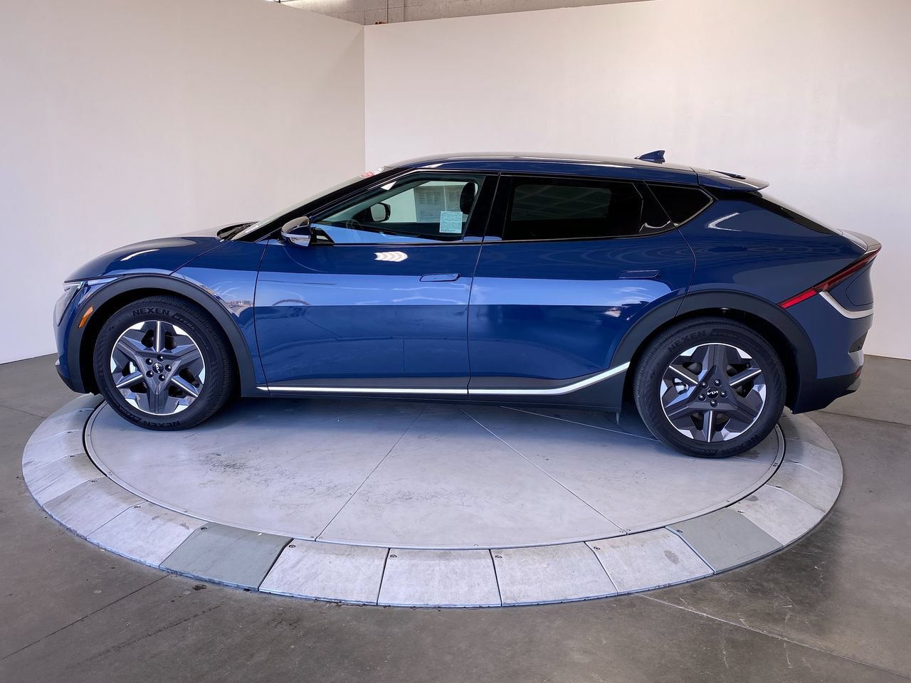 Certified 2025 Kia EV6 Light RWD image 2