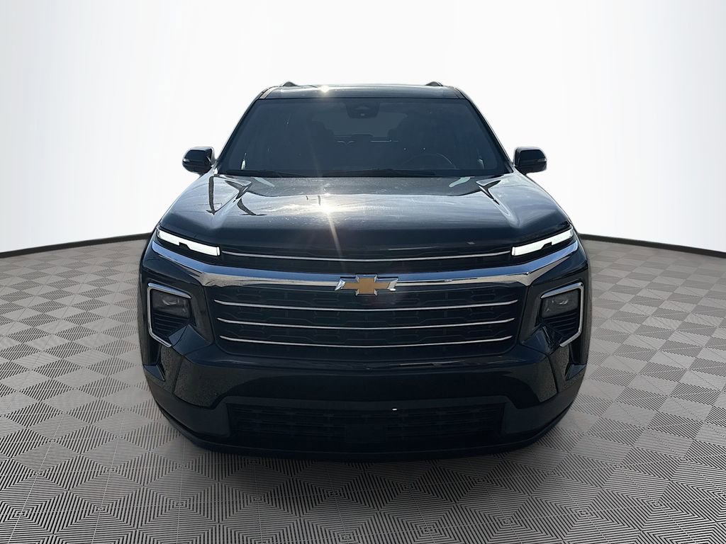 Used 2024 Chevrolet Traverse LT image 2