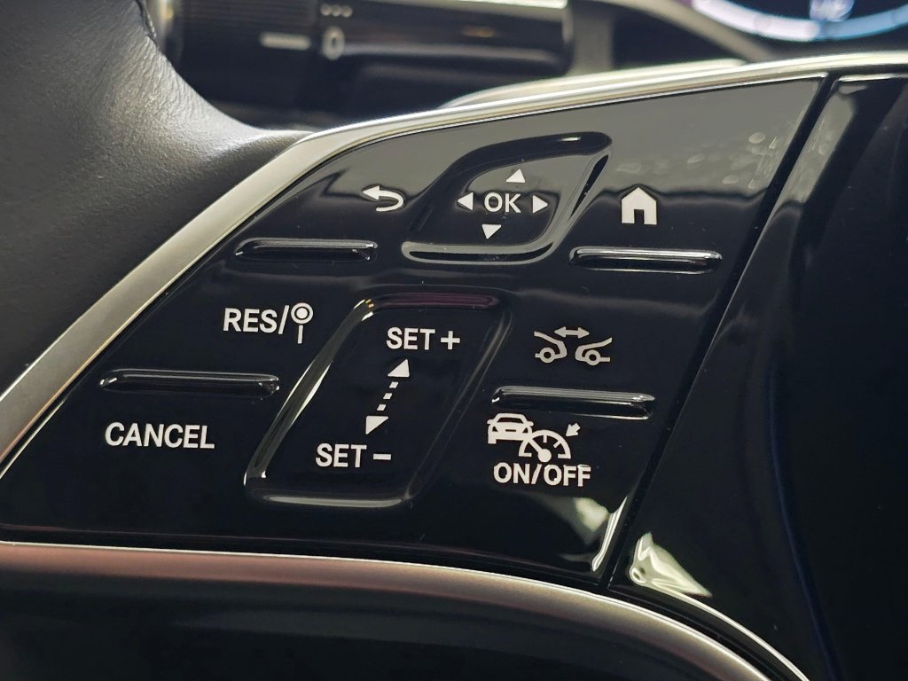 Used 2024 Mercedes-Benz E 350 4MATIC Sedan image 36
