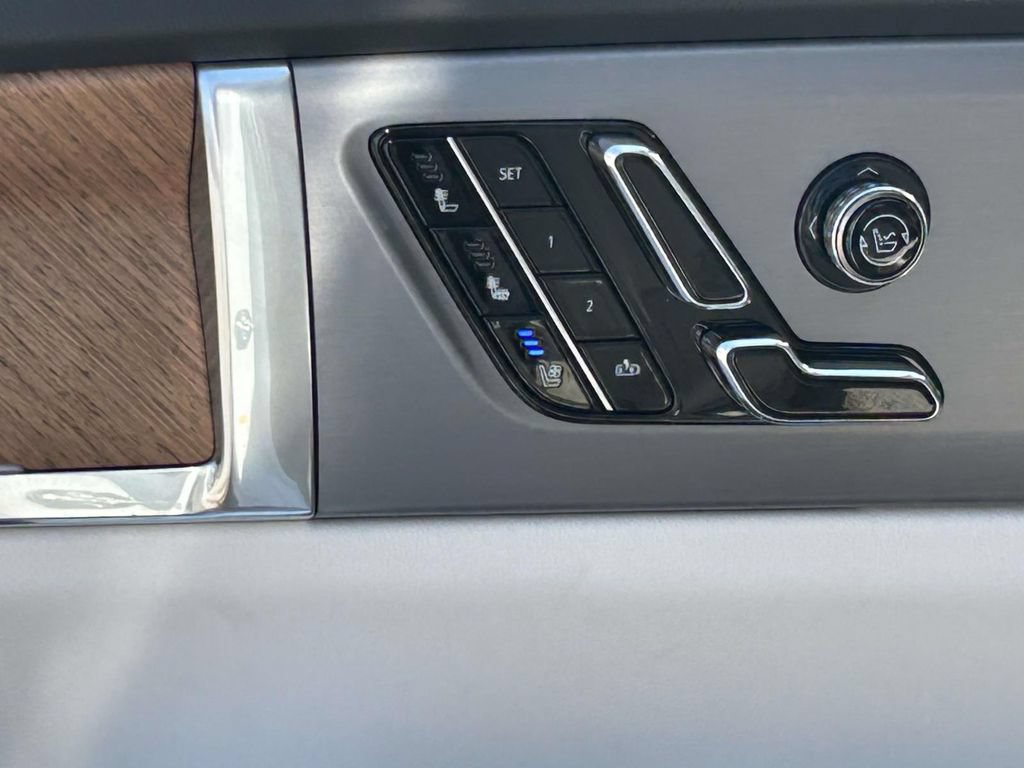 New 2027 Cadillac Vistiq Sport w/ LPO, Floor Liner Package AWD/4WD image 18
