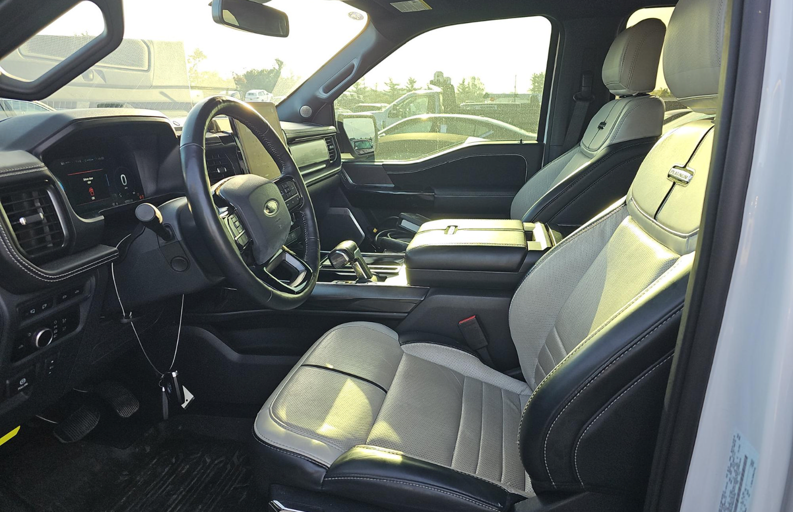 Used 2023 Ford F150 Lightning Platinum AWD/4WD image 8