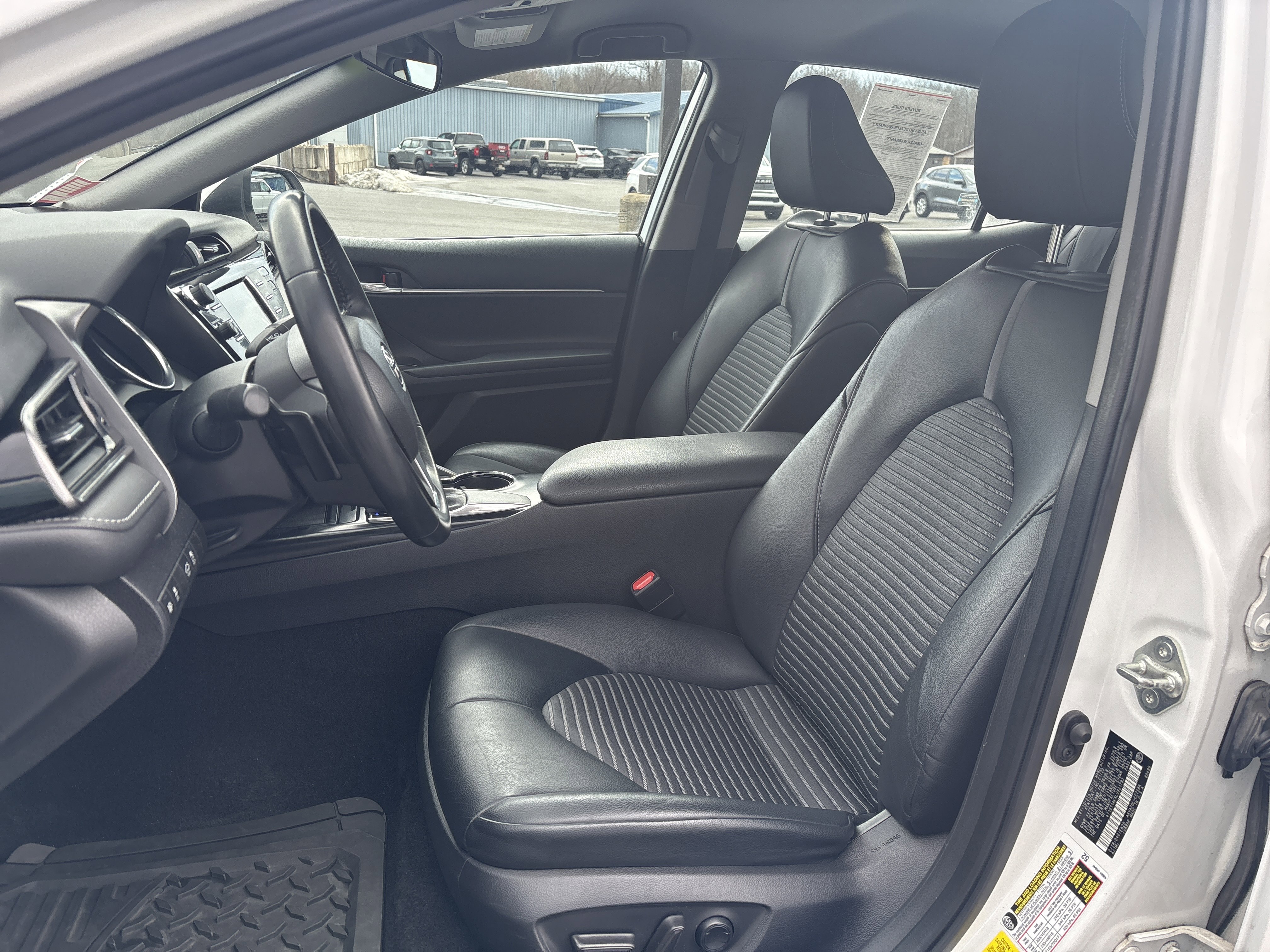 Used 2020 Toyota Camry SE image 12