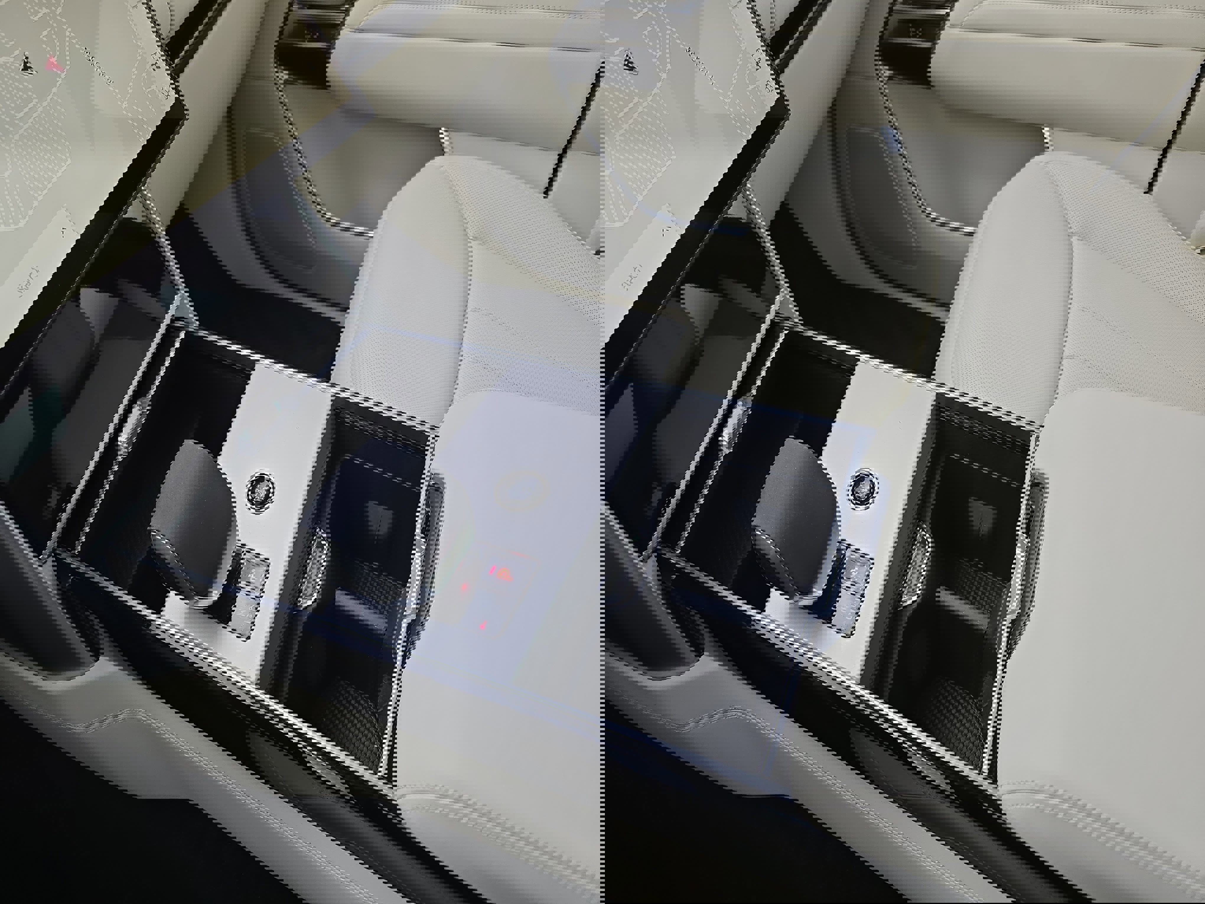 Used 2025 Land Rover Range Rover SE image 25