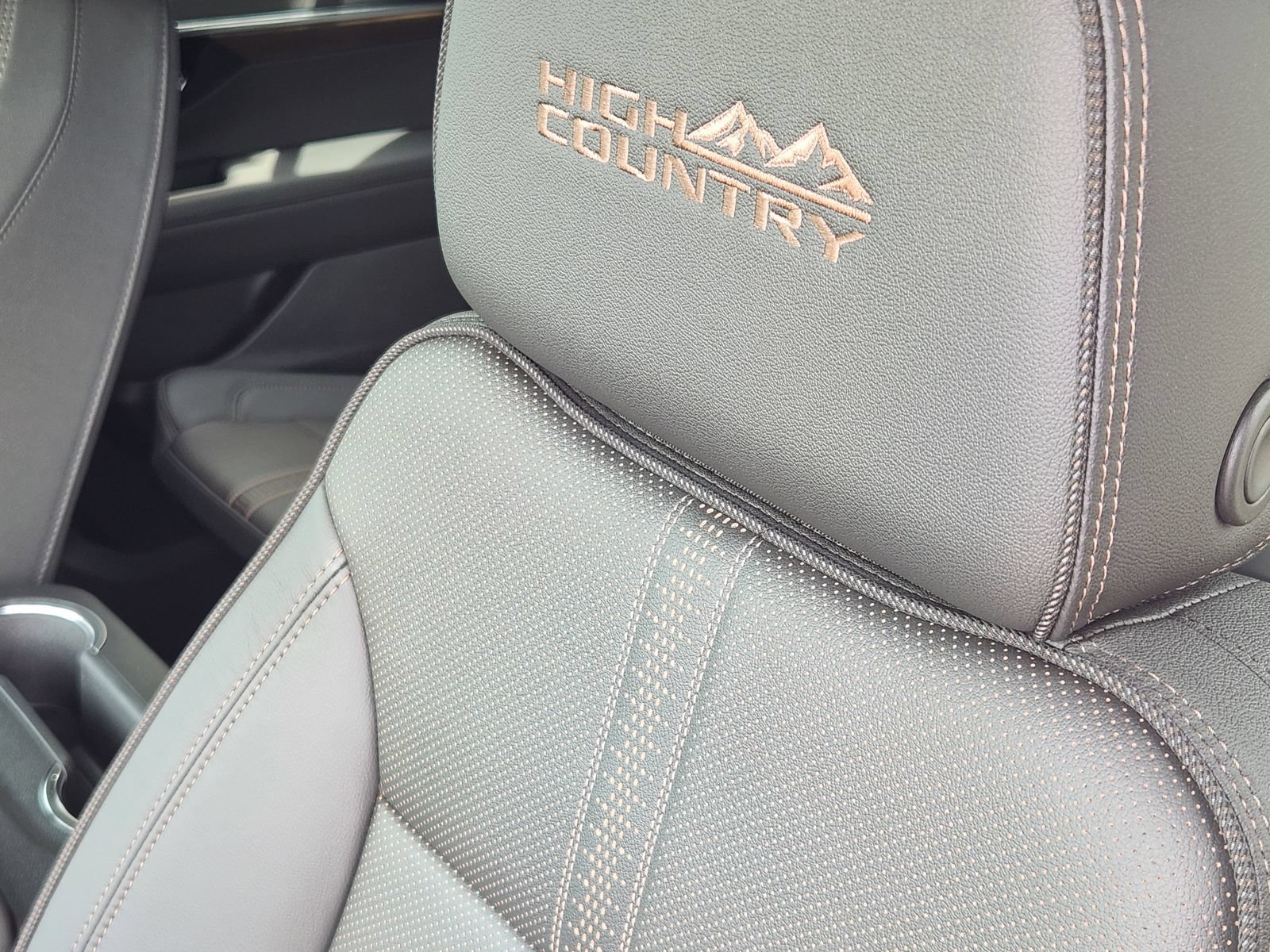 New 2026 Chevrolet Tahoe High Country AWD/4WD image 15