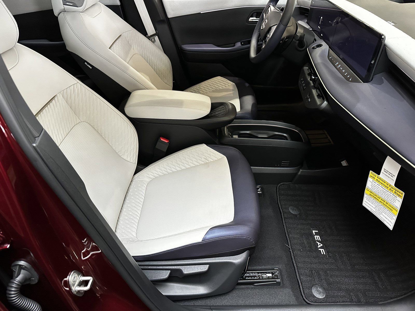 New 2026 Nissan Leaf Platinum+ w/ Illuminated Package FWD image 11