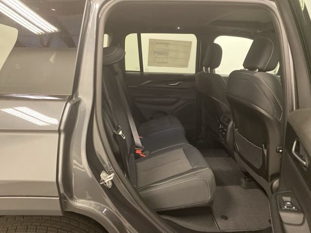 Used 2026 Jeep Grand Cherokee Laredo X AWD/4WD image 26