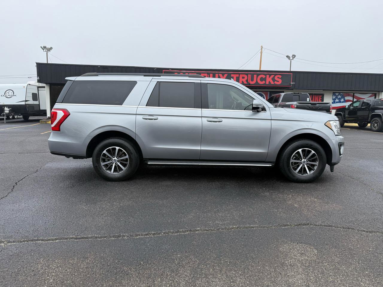 Used 2021 Ford Expedition Max XLT image 3