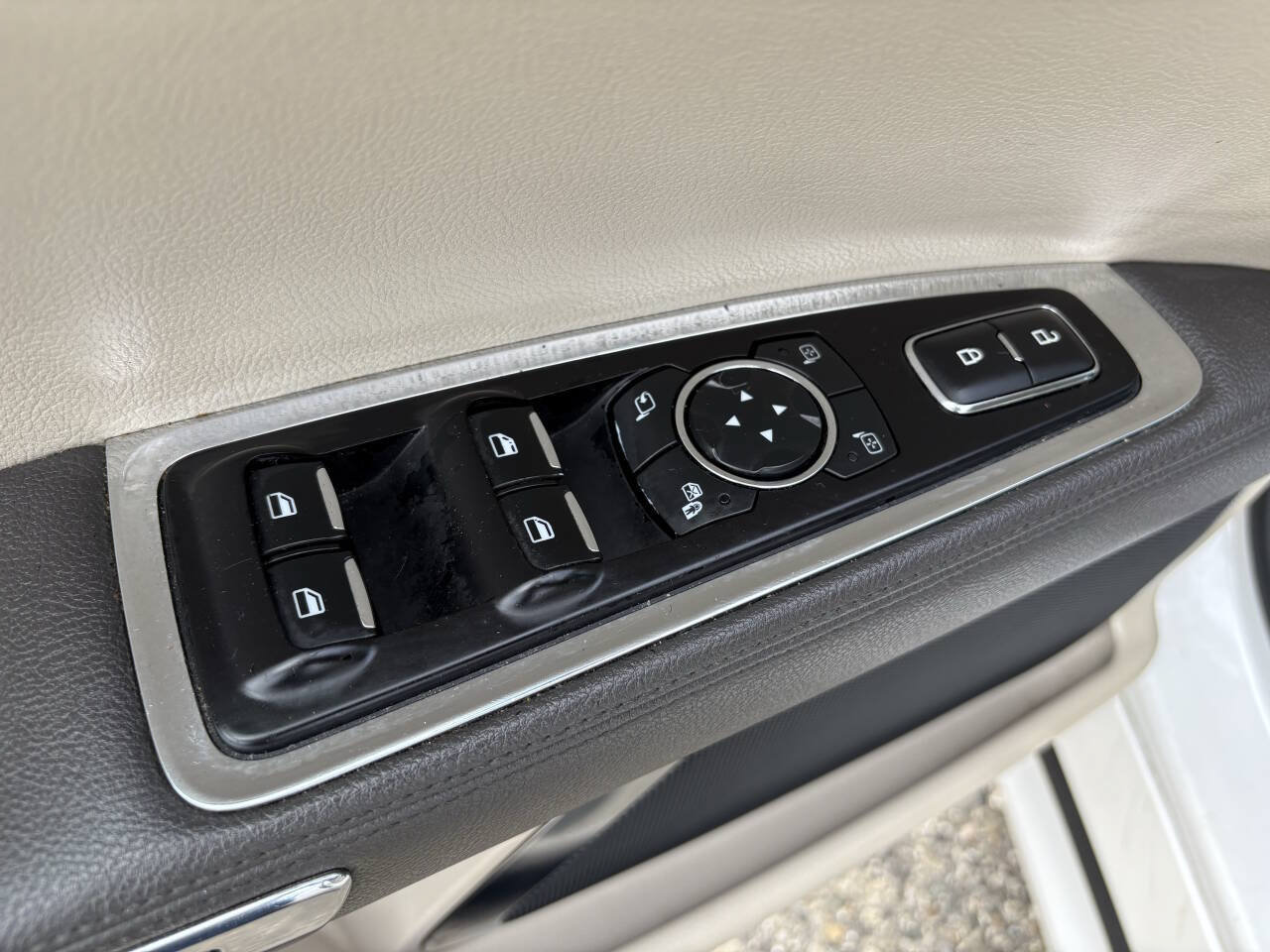 Used 2017 Lincoln Continental Premiere FWD image 37