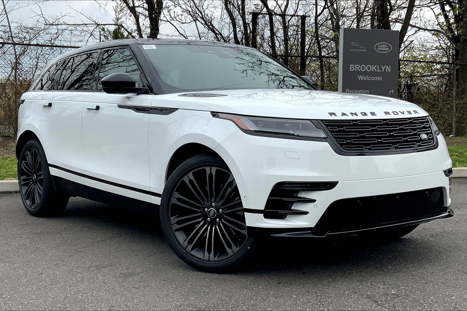 New 2026 Land Rover Range Rover Velar Dynamic SE image 2