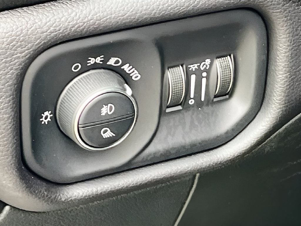 Used 2022 RAM 3500 Laramie AWD/4WD image 10