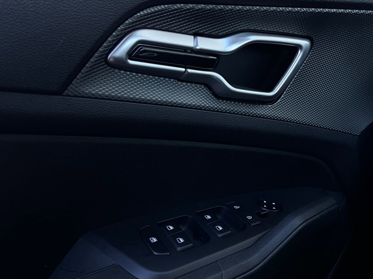 Used 2025 Kia Sportage LX image 19