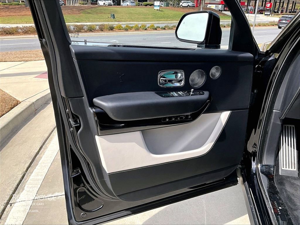 Used 2020 Rolls-Royce Cullinan image 22