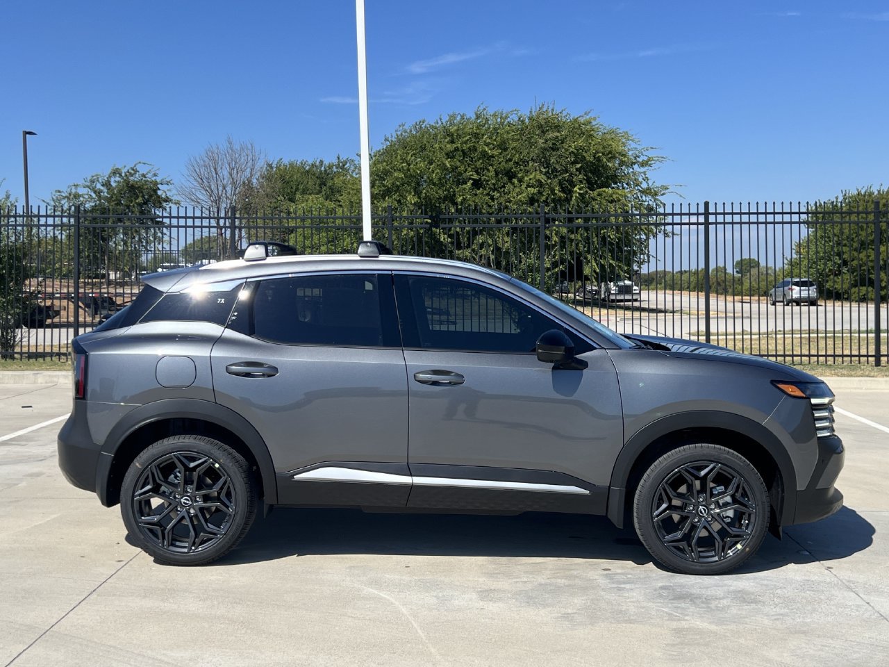 New 2027 Nissan Kicks SR FWD image 3