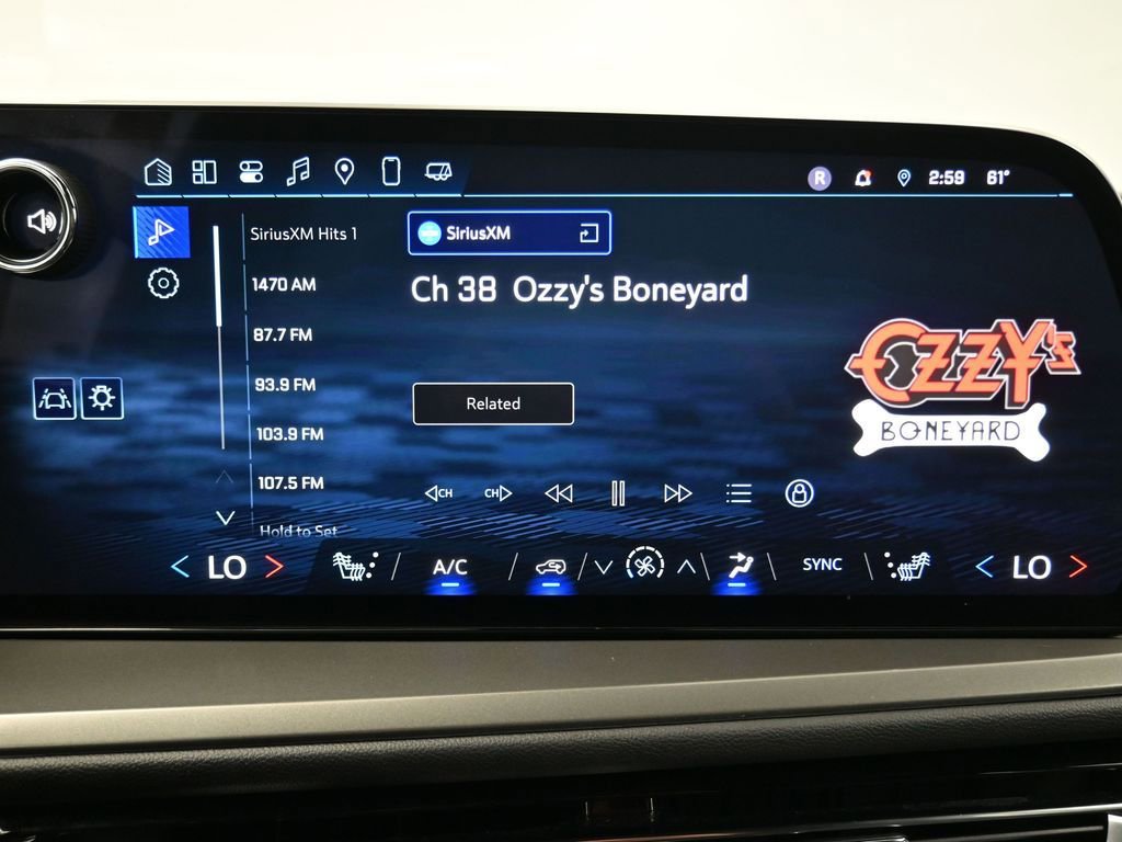 Used 2025 Chevrolet Traverse LT w/ Driver Confidence Package image 23