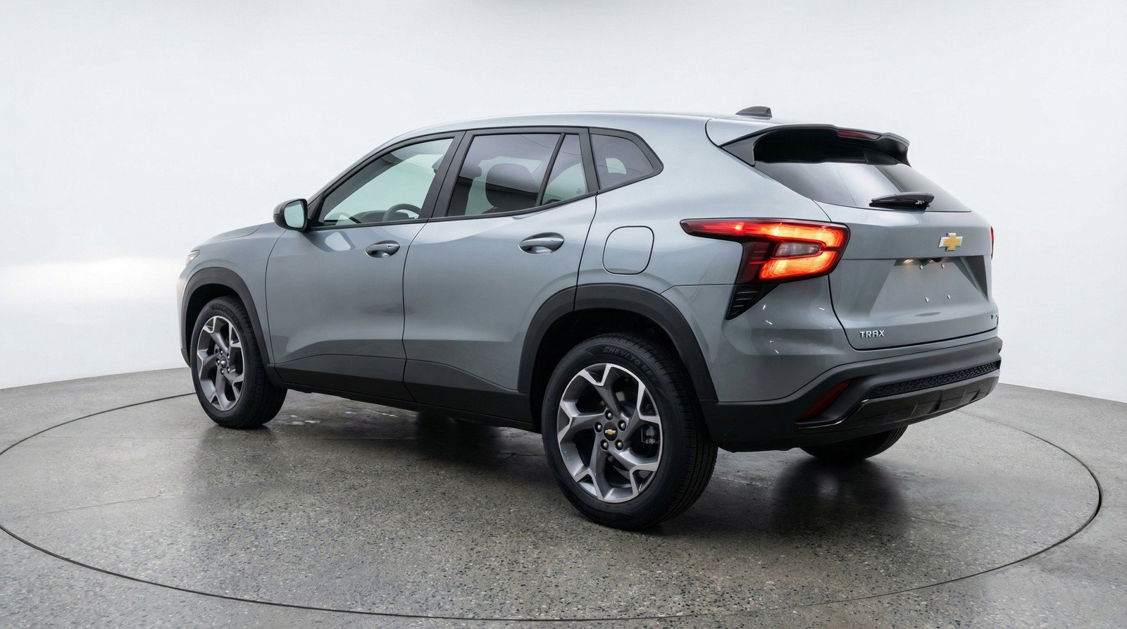 Used 2025 Chevrolet Trax LT FWD image 6