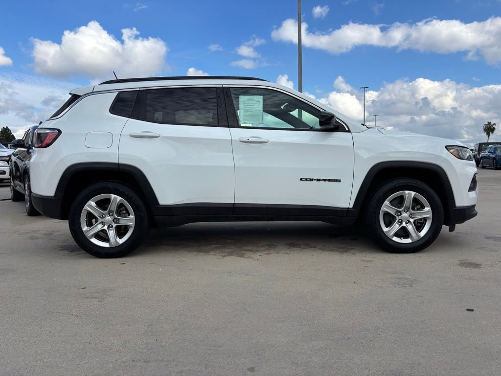 Used 2023 Jeep Compass Latitude image 3