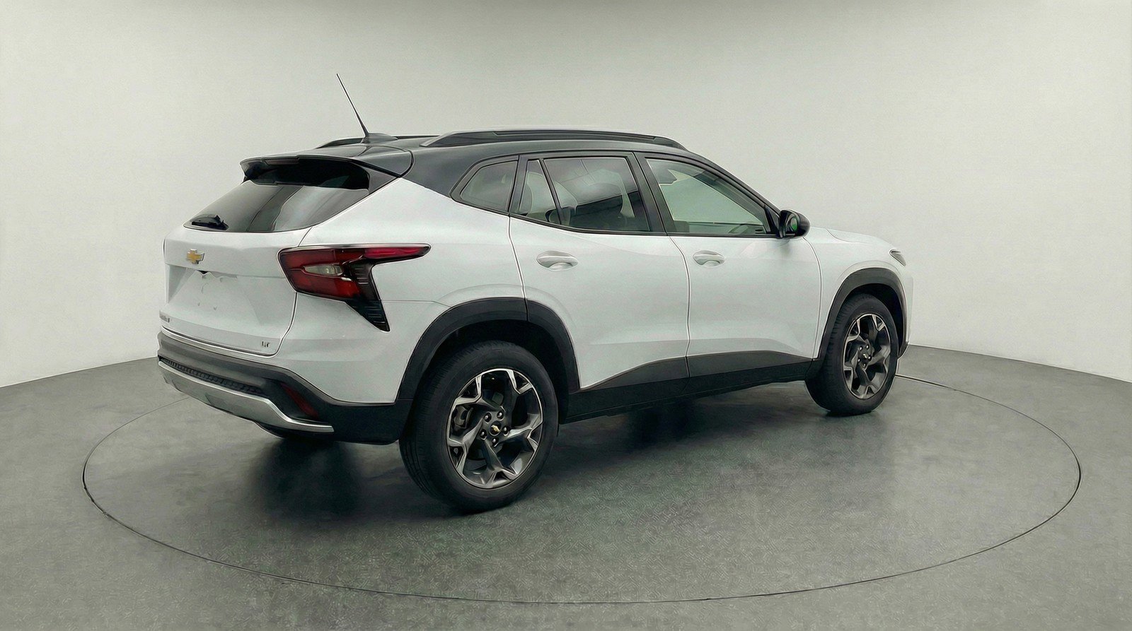 Used 2025 Chevrolet Trax LT image 9