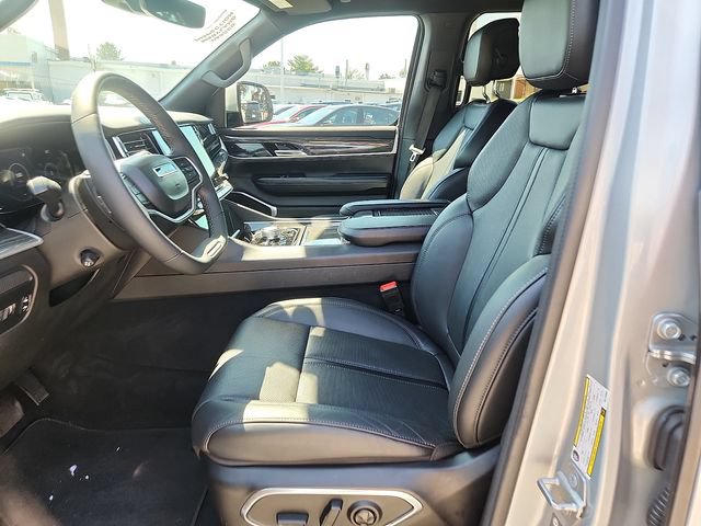 Used 2022 Jeep Wagoneer Series III AWD/4WD image 13