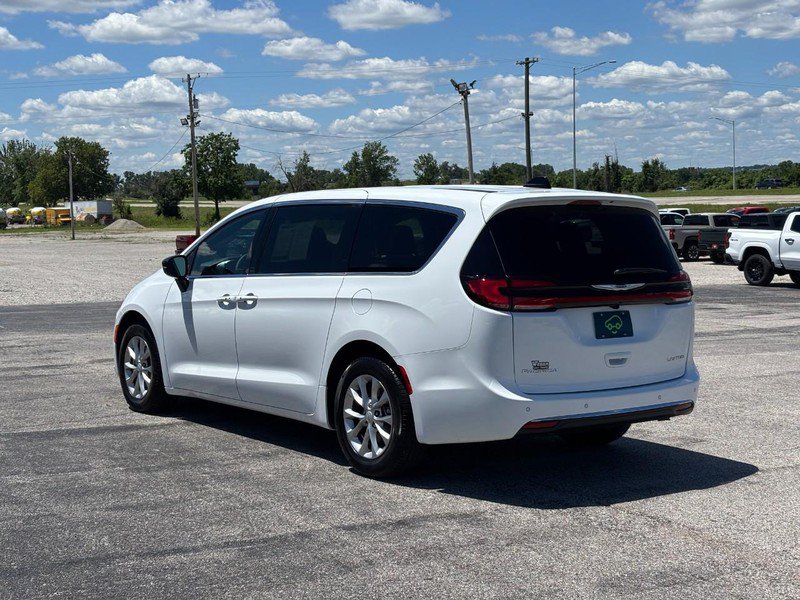 Used 2026 Chrysler Pacifica Limited FWD video 3