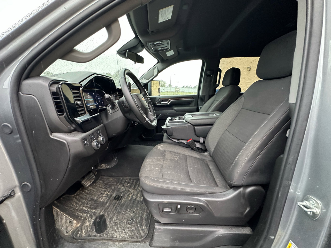 Used 2025 Chevrolet Silverado 2500 LT w/ Convenience Package image 9