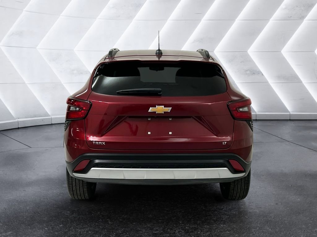 Used 2025 Chevrolet Trax LT w/ LT Convenience Package image 5
