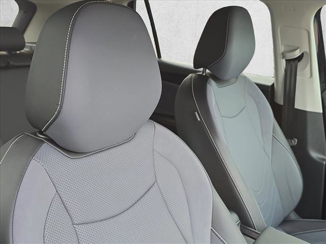 Used 2025 Volkswagen Tiguan SE image 21