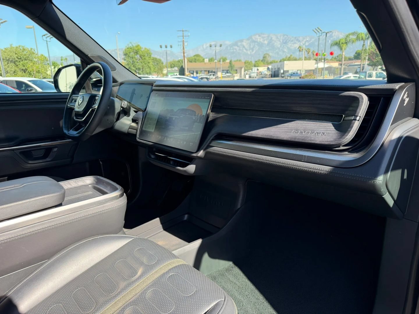 Used 2025 Rivian R1S Adventure Dual AWD/4WD image 23