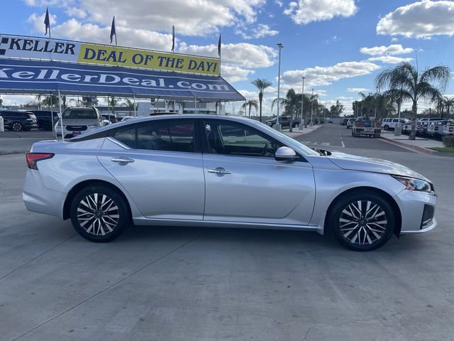 Used 2023 Nissan Altima 2.5 SV w/ SV Premium Package image 9
