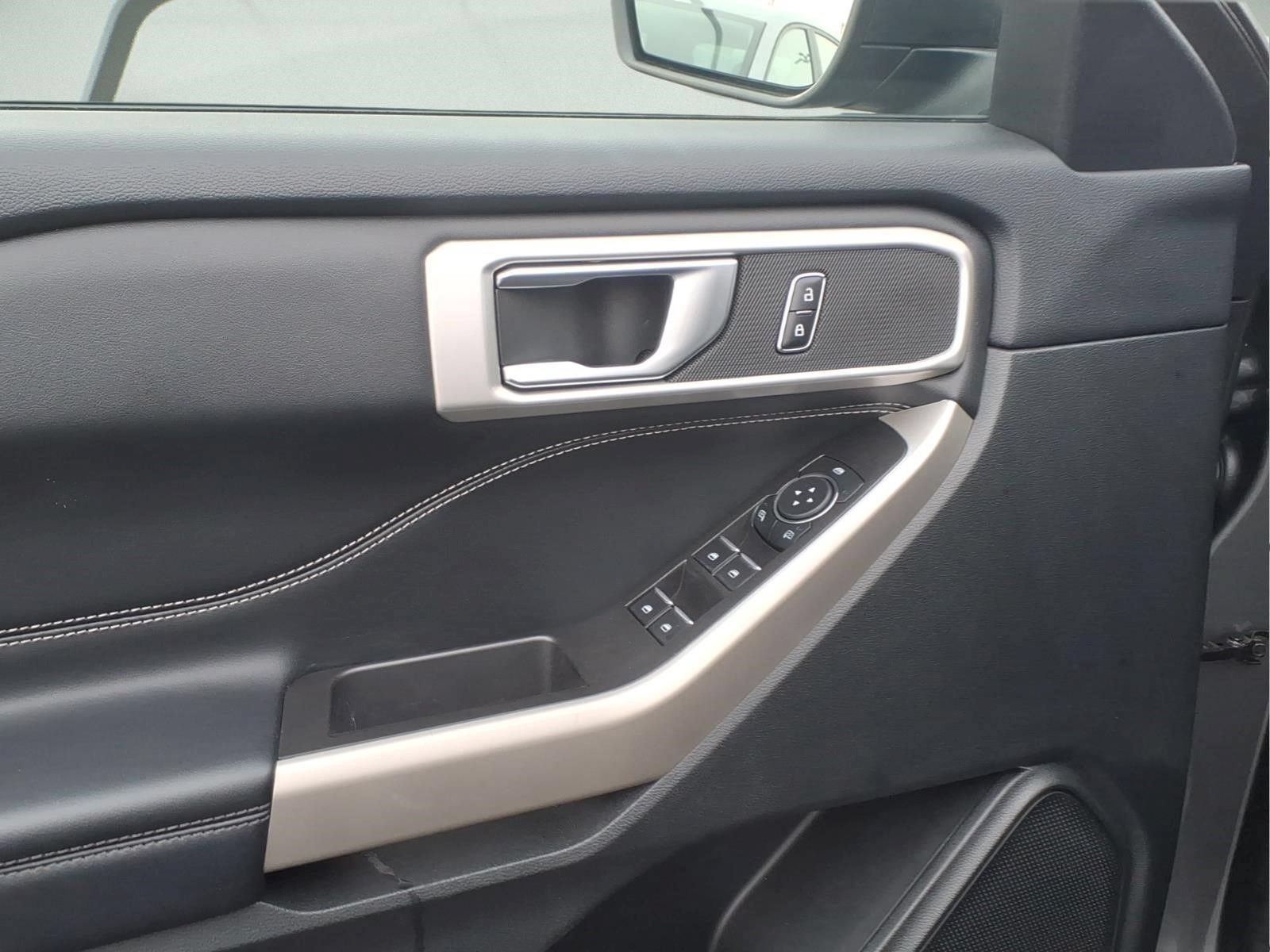 Used 2023 Ford Explorer XLT w/ Equipment Group 202A AWD/4WD image 9