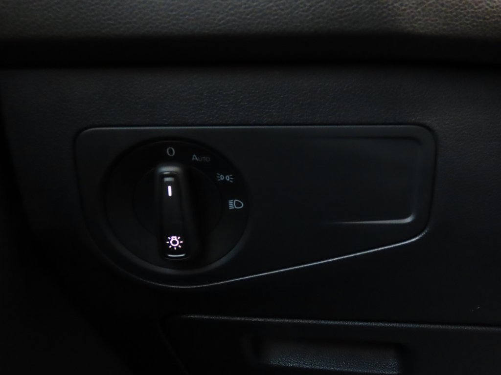 Used 2018 Volkswagen Tiguan S image 37