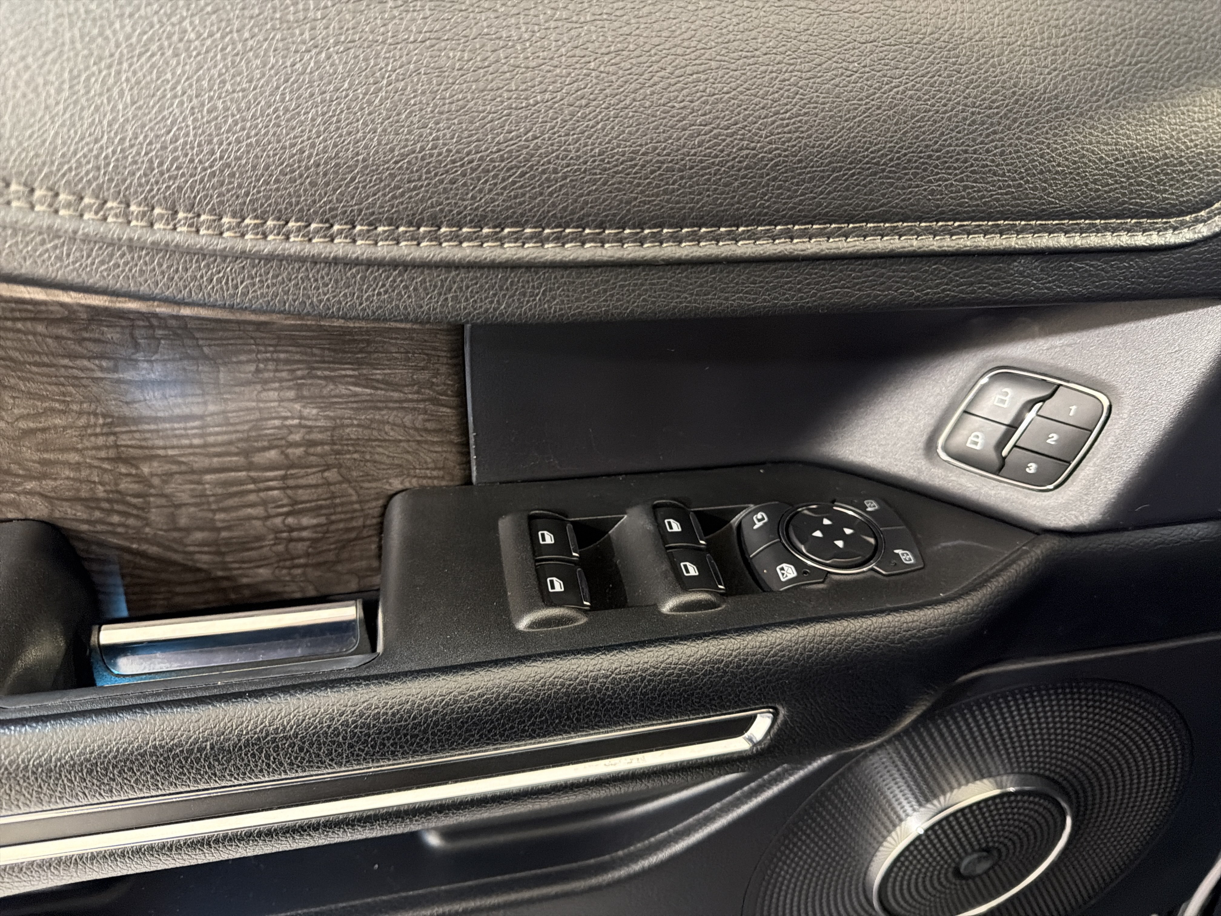 Used 2019 Ford Expedition Limited RWD image 16