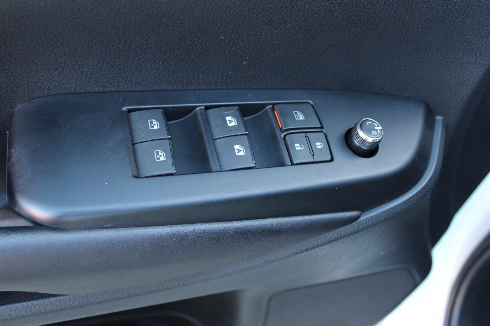 Used 2018 Toyota Highlander XLE AWD/4WD image 50