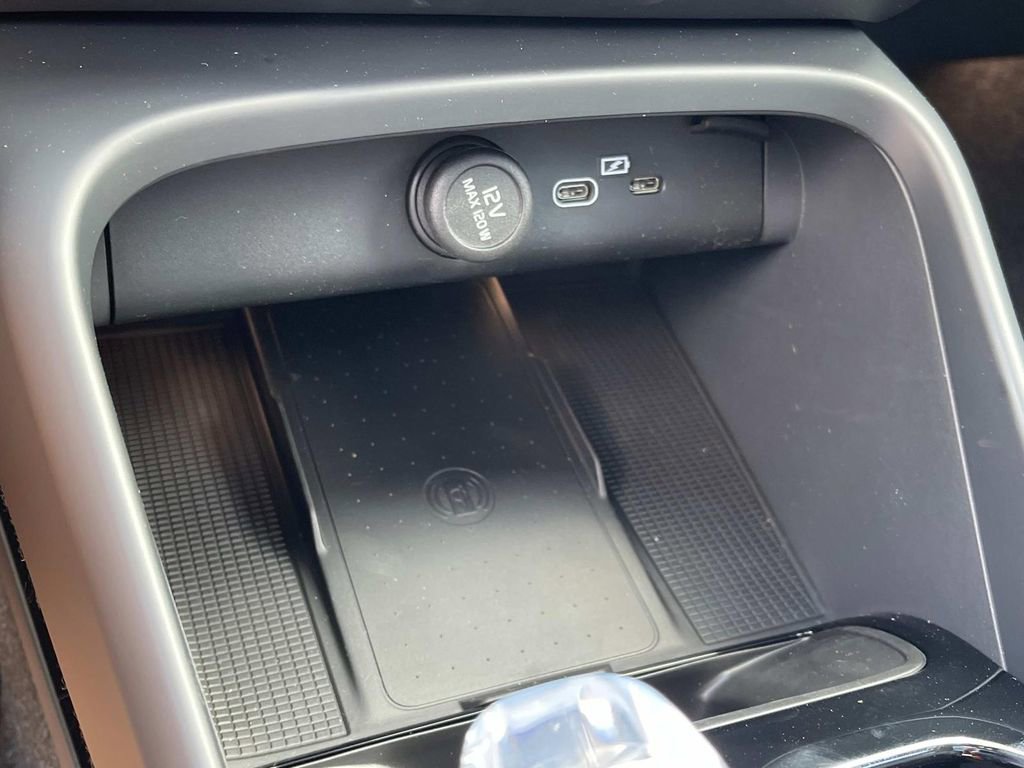 New 2026 Volvo XC40 B5 Plus w/ Protection Package Premier image 28
