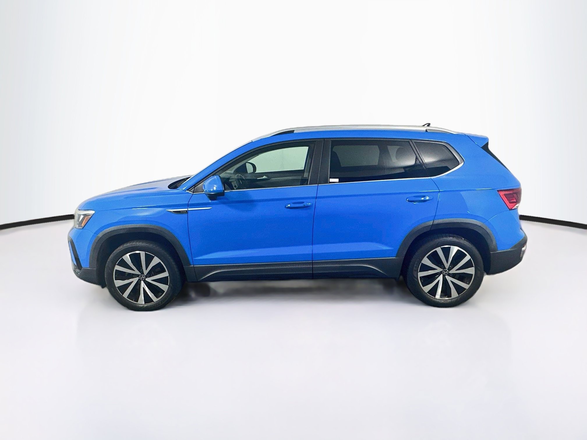 Used 2022 Volkswagen Taos SE w/ IQ.Drive SE Package FWD image 4