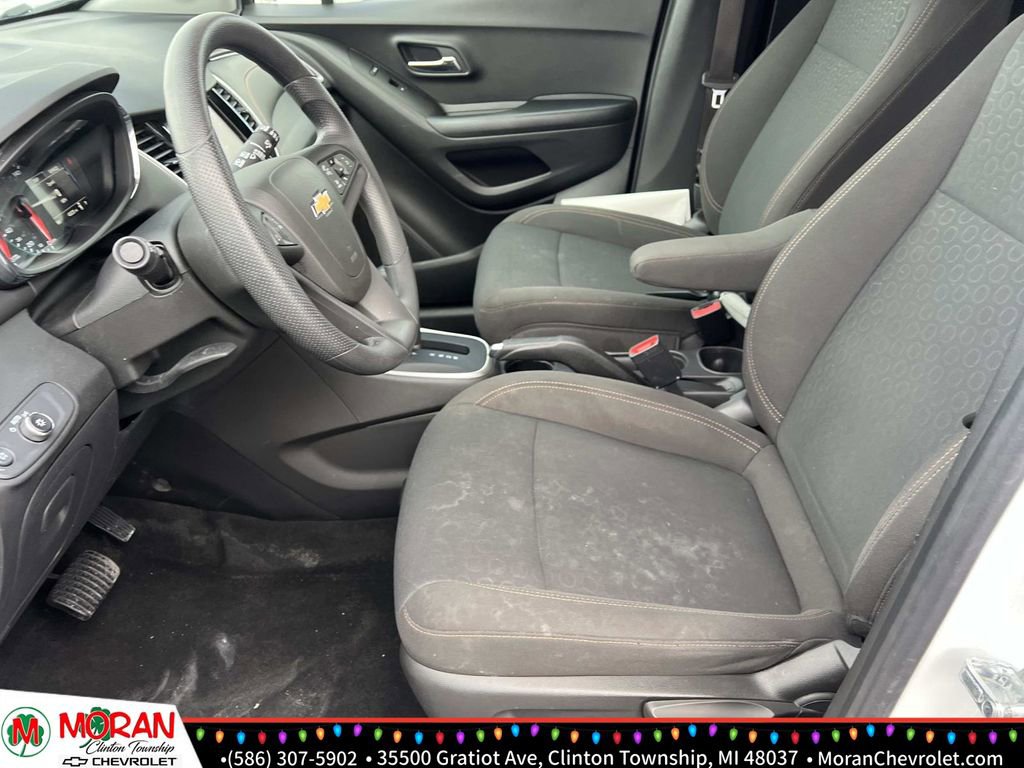 Certified 2022 Chevrolet Trax LS w/ Tint and Cruise Package image 17