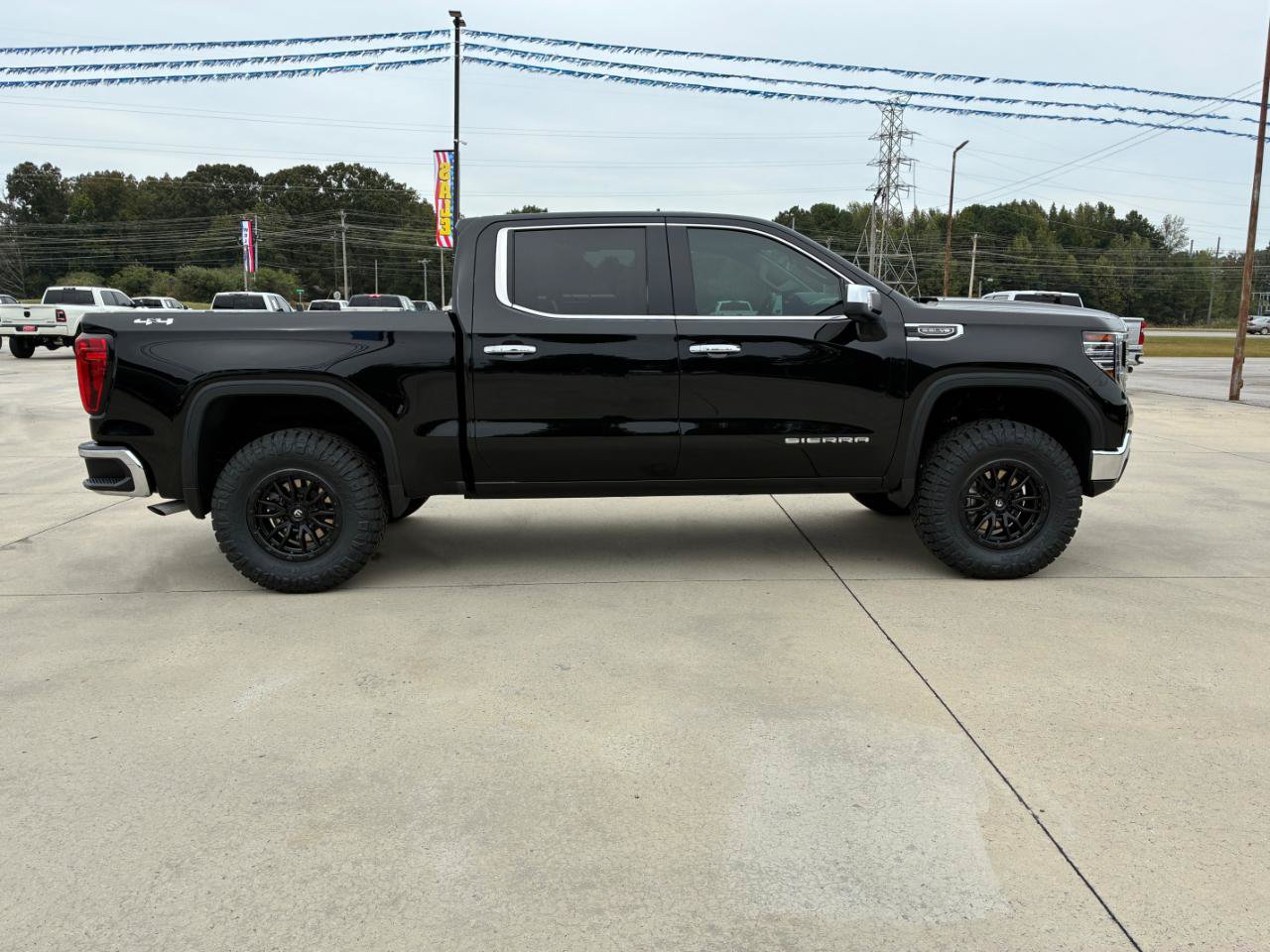 Used 2025 GMC Sierra 1500 SLT AWD/4WD image 5