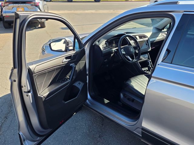 Used 2024 Volkswagen Tiguan Wolfsburg Edition image 44