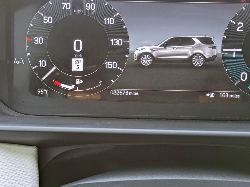 Used 2024 Land Rover Discovery Dynamic SE image 30