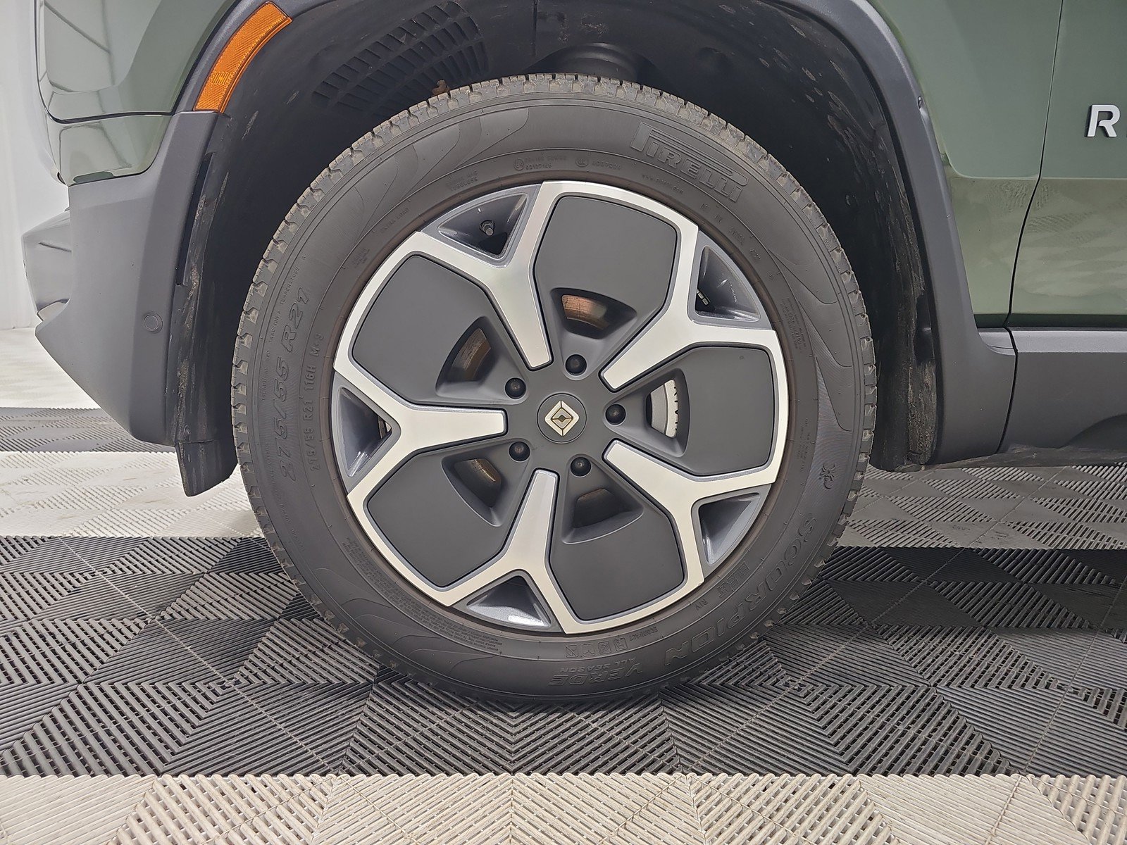 Used 2024 Rivian R1T Adventure AWD/4WD image 9
