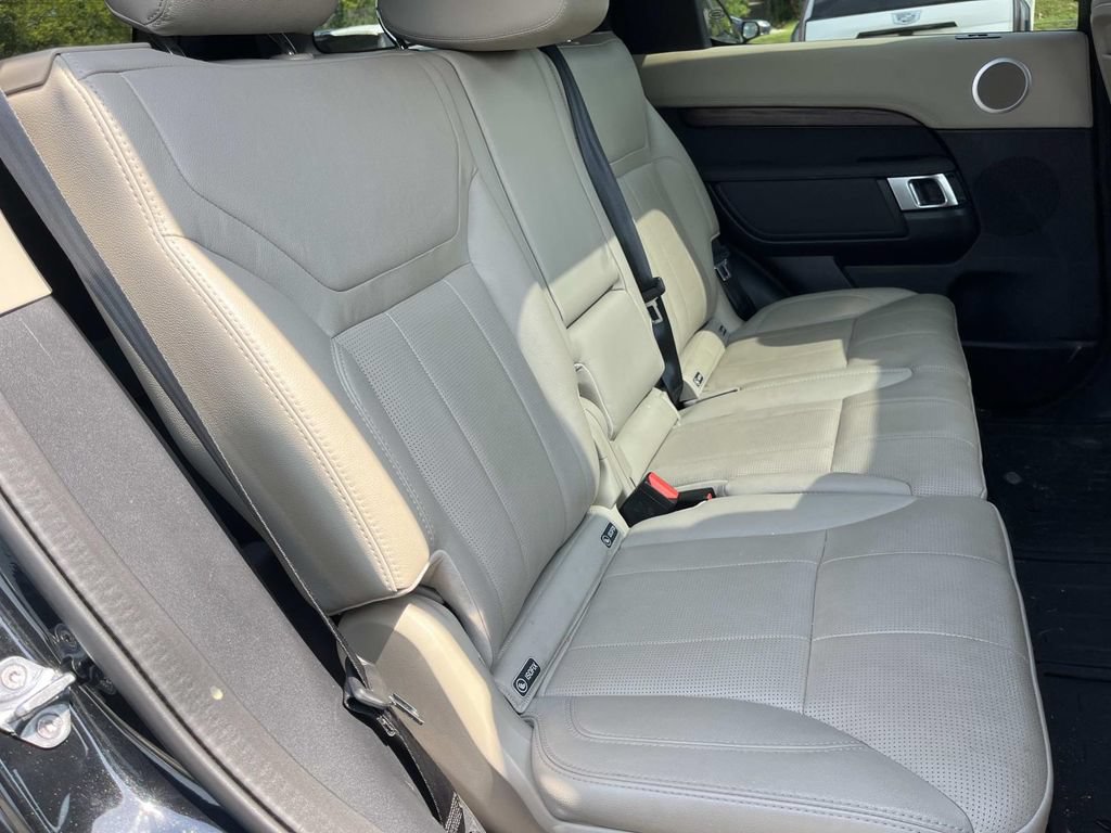 Used 2020 Land Rover Discovery HSE AWD/4WD image 25