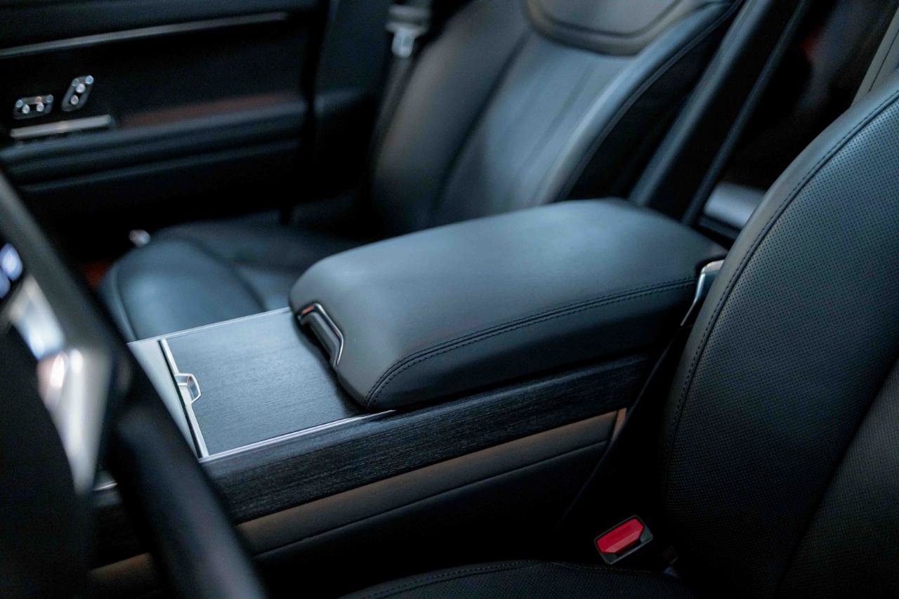 Used 2025 Land Rover Range Rover SE image 90