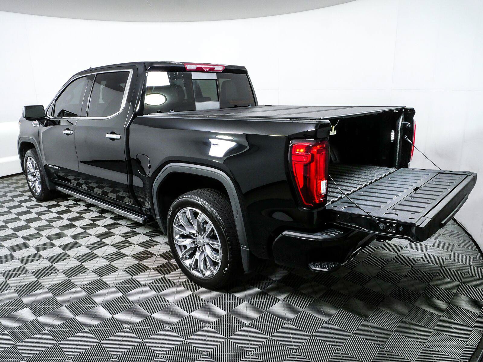 Used 2024 GMC Sierra 1500 Denali AWD/4WD image 33